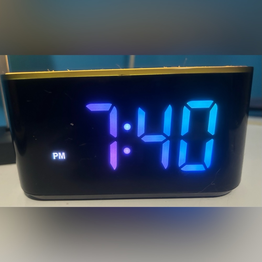 Alarm clock - Picture 5 of 10